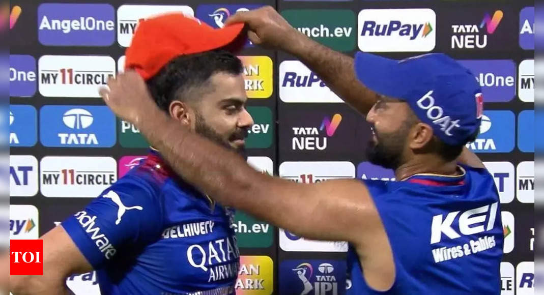 Watch: What Virat Kohli did after receiving the Orange Cap from Dinesh Karthik | Cricket News