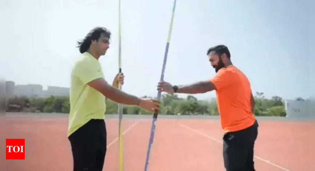 'Chalo ho jayega Dinesh bhai': Olympic champion Neeraj Chopra encourages as Dinesh Karthik tries javelin throw - Watch | Cricket News