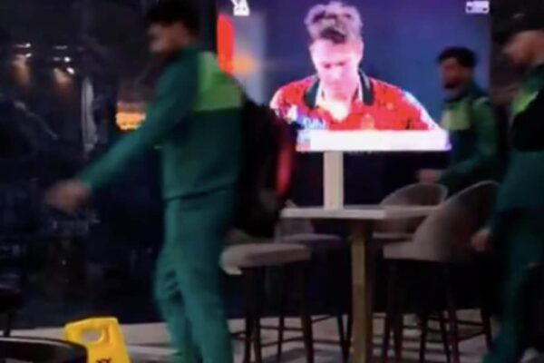 "Aukat Se Bahar": India, Pakistan Fans In War Of Words Over Video Of Stars Walking Past IPL Final Telecast