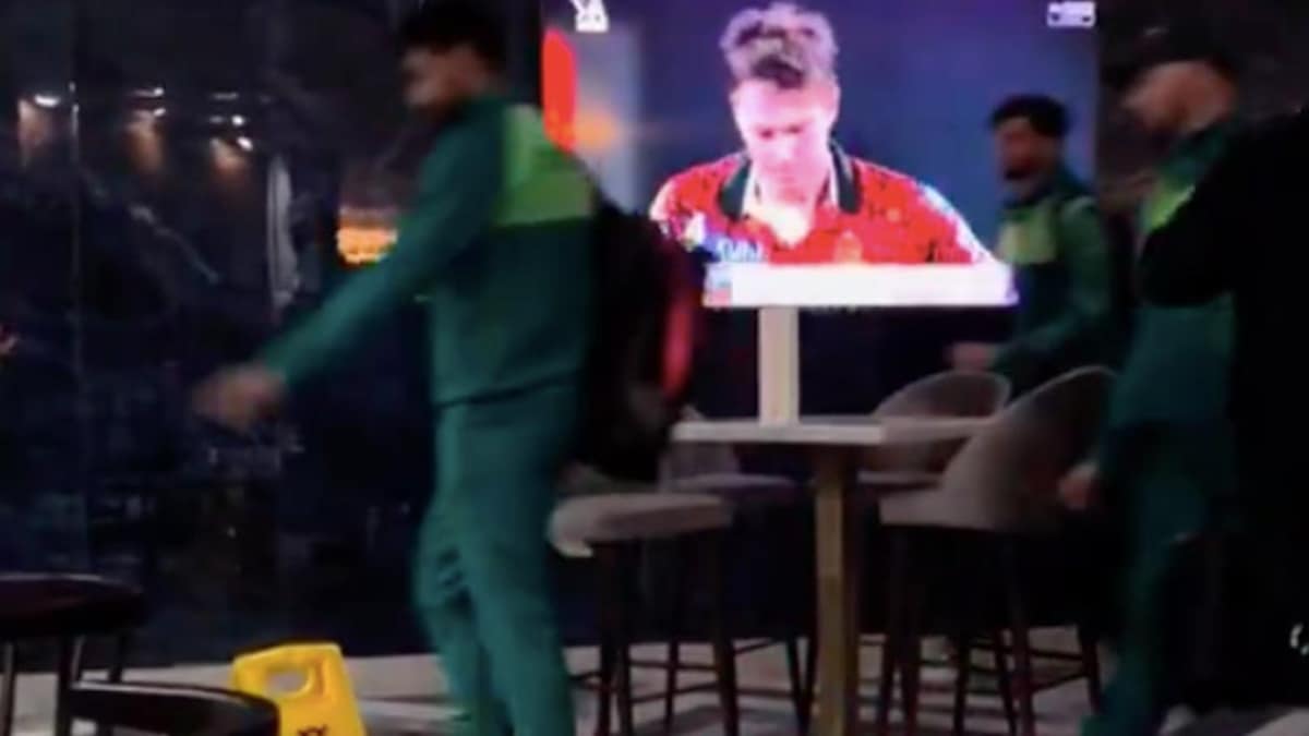 "Aukat Se Bahar": India, Pakistan Fans In War Of Words Over Video Of Stars Walking Past IPL Final Telecast