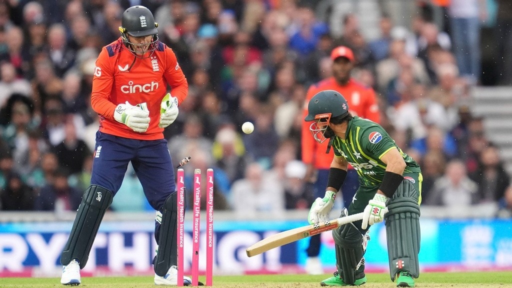 Salt, bowlers star as England crush Pakistan in fourth T20I to take series 2-0