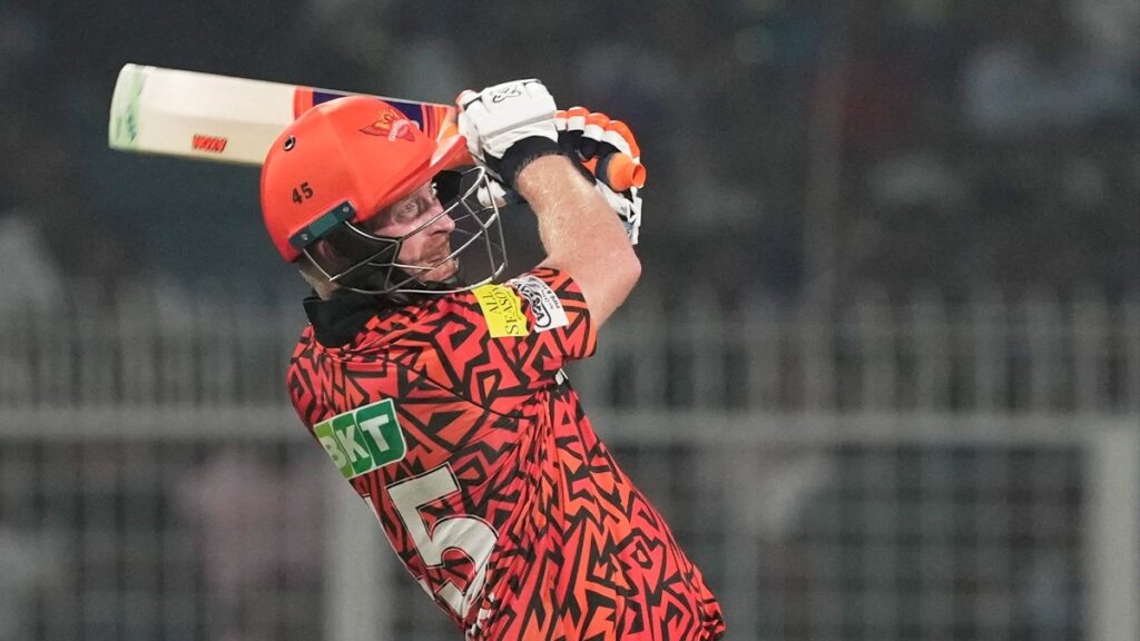 Watch: Heinrich Klassen gets angry after being mobbed by SRH fans in shopping mall