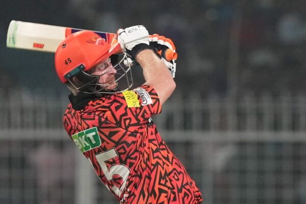 Watch: Heinrich Klassen gets angry after being mobbed by SRH fans in shopping mall