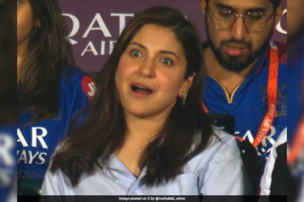 Anushka Sharma's Reaction As Virat Kohli Survives Run Out Breaks The Internet