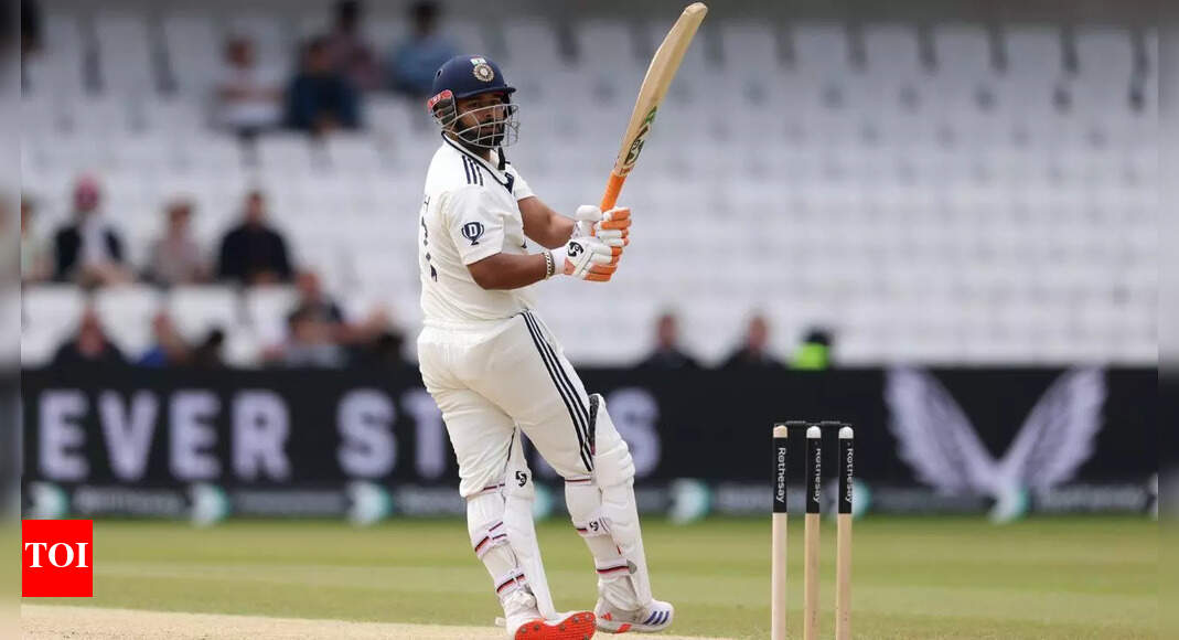 'Zabardasti try kar raha': Rishabh Pant's self-talk on stump mic is pure gold - WATCH | Cricket News