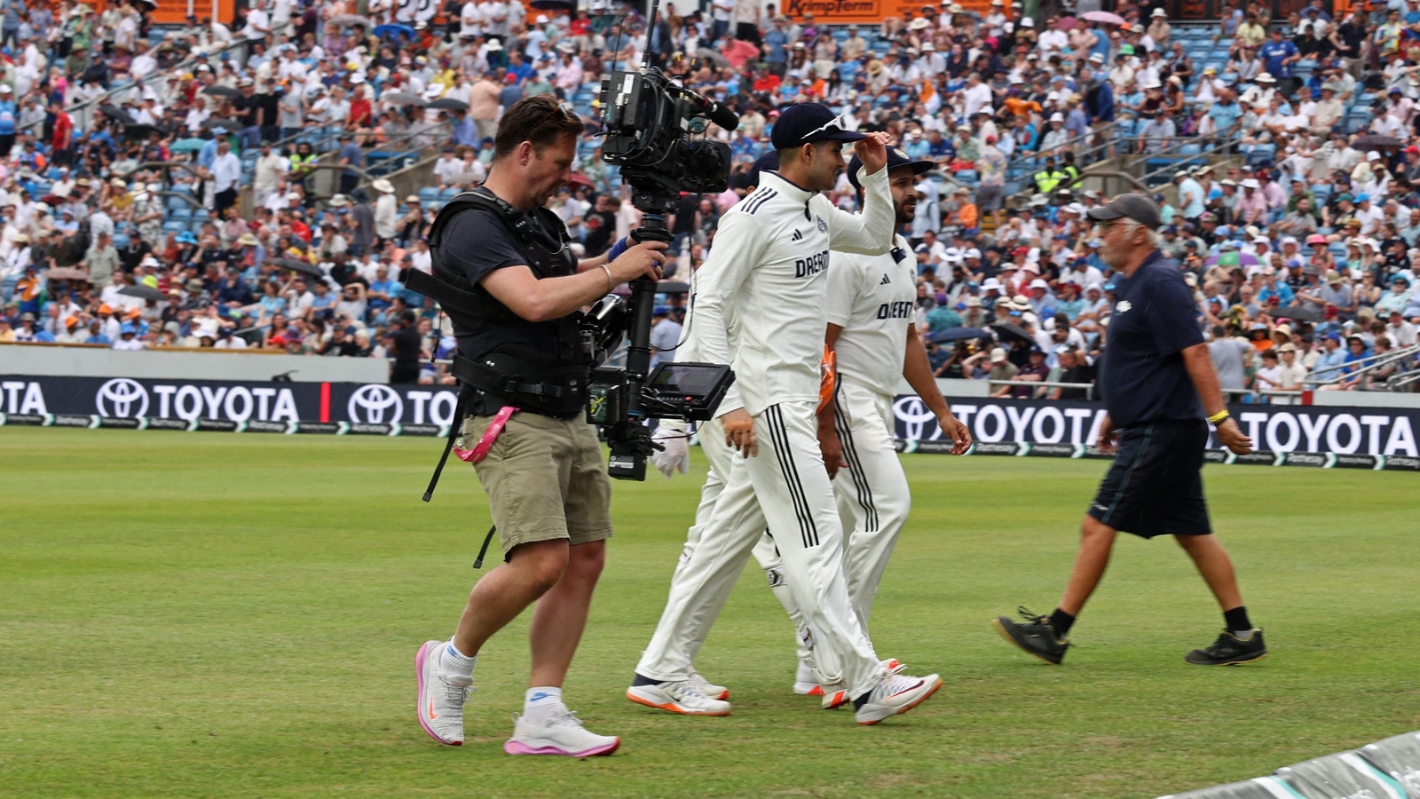 India cricketers disgruntled as umpires ask them to leave the field, England's first innings delayed due to rain