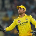 MS Dhoni's hands are faster than a pickpocket: Ravi Shastri leaves crowd in splits